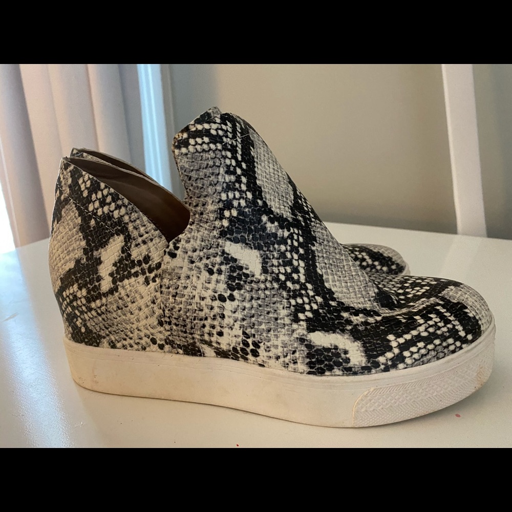 Steve Madden platform shoe size 8, worn twice